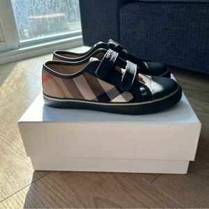NWT Burberry Velcro plaid sneakers EU 35